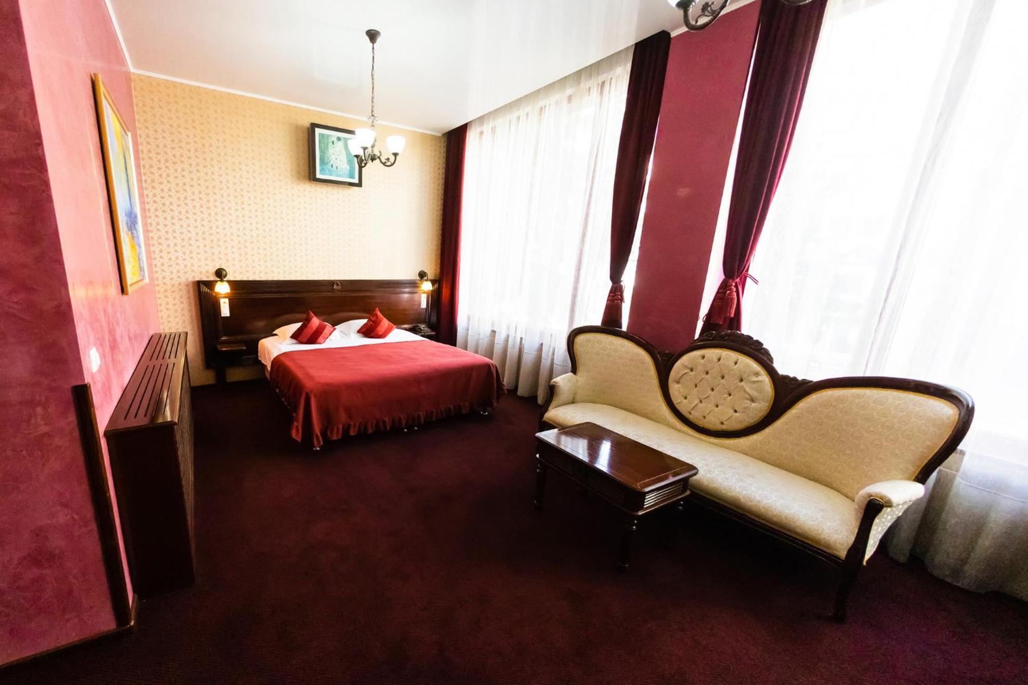 Daily Plaza Hotel Suceava Extérieur photo