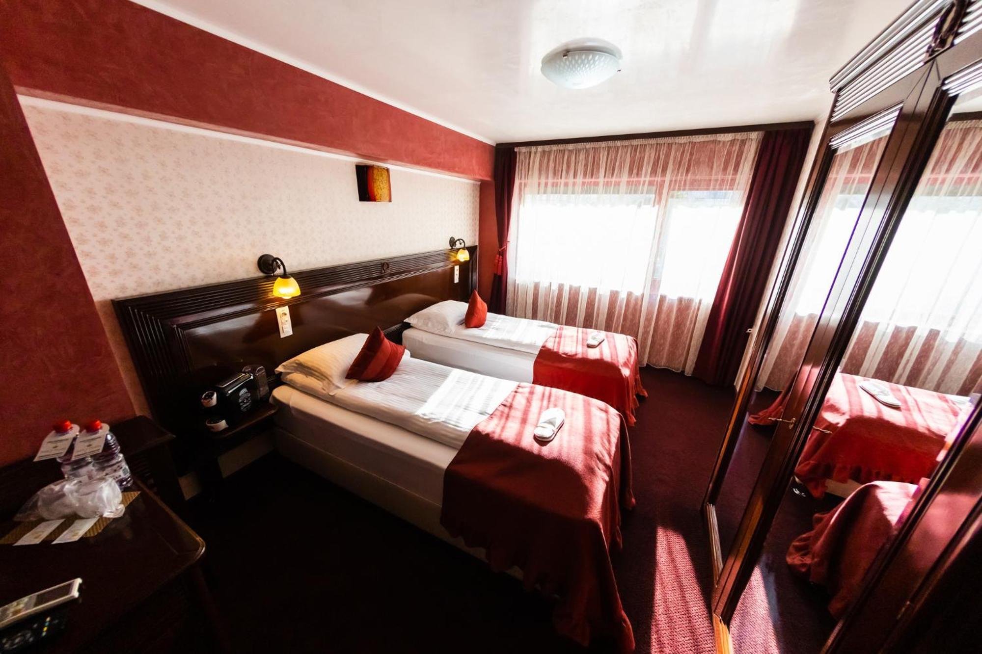 Daily Plaza Hotel Suceava Extérieur photo