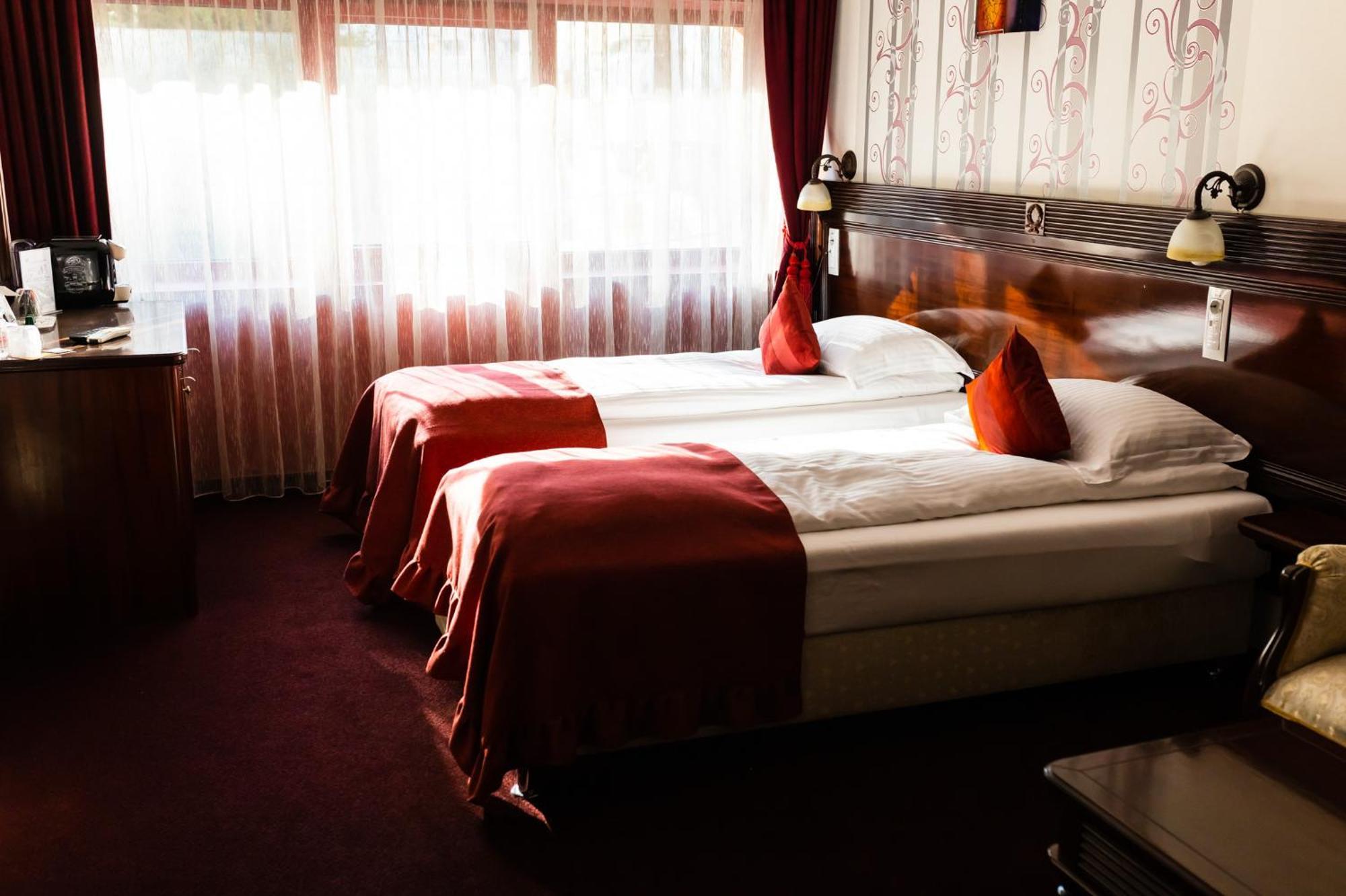 Daily Plaza Hotel Suceava Extérieur photo